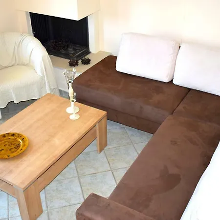 Olivelias Beachfront Apartment Elia Nikitis