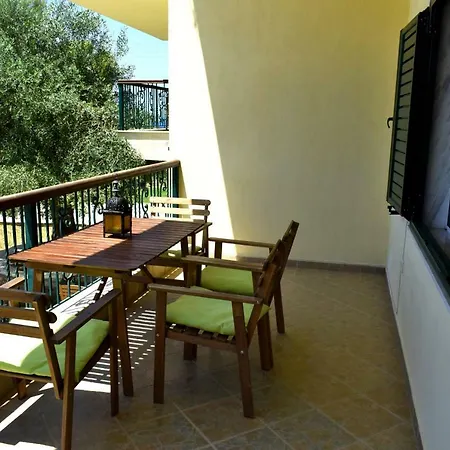 Olivelias Beachfront Apartamento